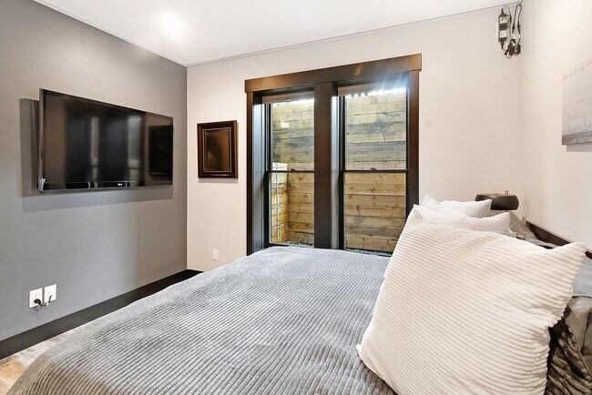 Building Photo - Summer in Downtown, historic Breckenridge! Luxury Home, Walk to Everything!