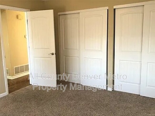 Building Photo - 1660 S Deframe Ct