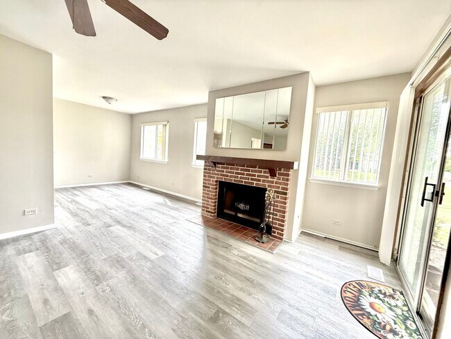 Building Photo - 601 Hanover Ct