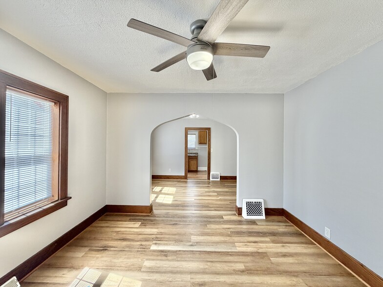 Building Photo - 1212 Center Ave