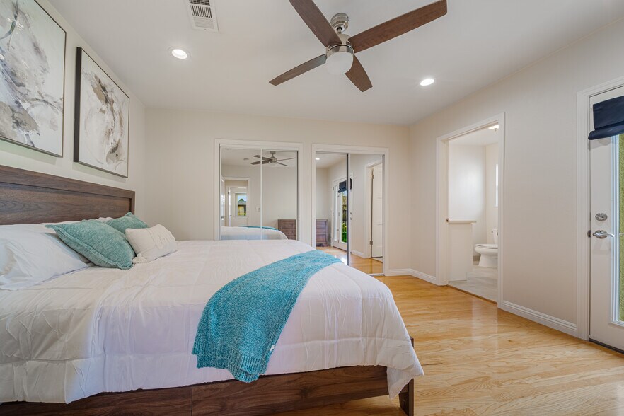 Building Photo - 549 N La Sena Ave