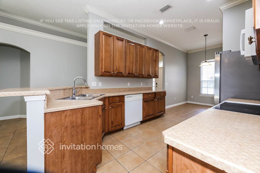 Building Photo - 13743 Devan Lee Dr E