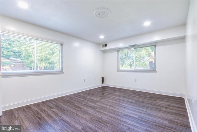 Building Photo - 211 Victor Pkwy