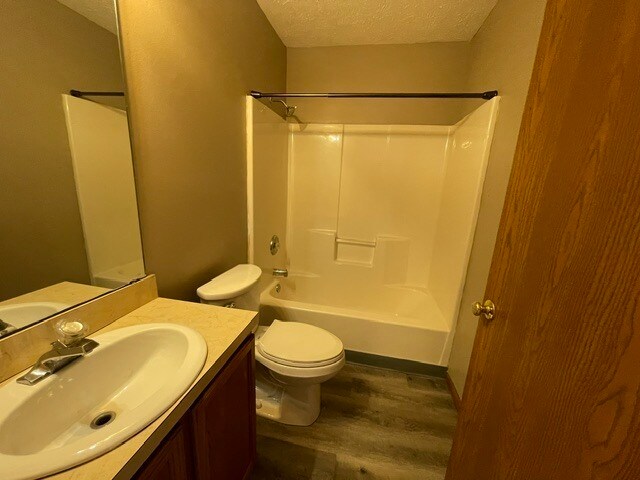 Building Photo - 2 bedroom 2 bath Condo