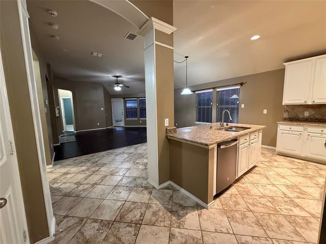 Building Photo - 816 Lake Grove Dr