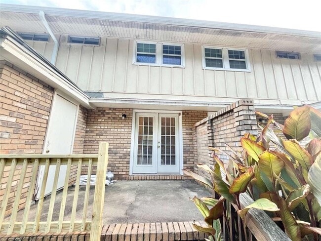 Building Photo - 100 Chalfont Dr