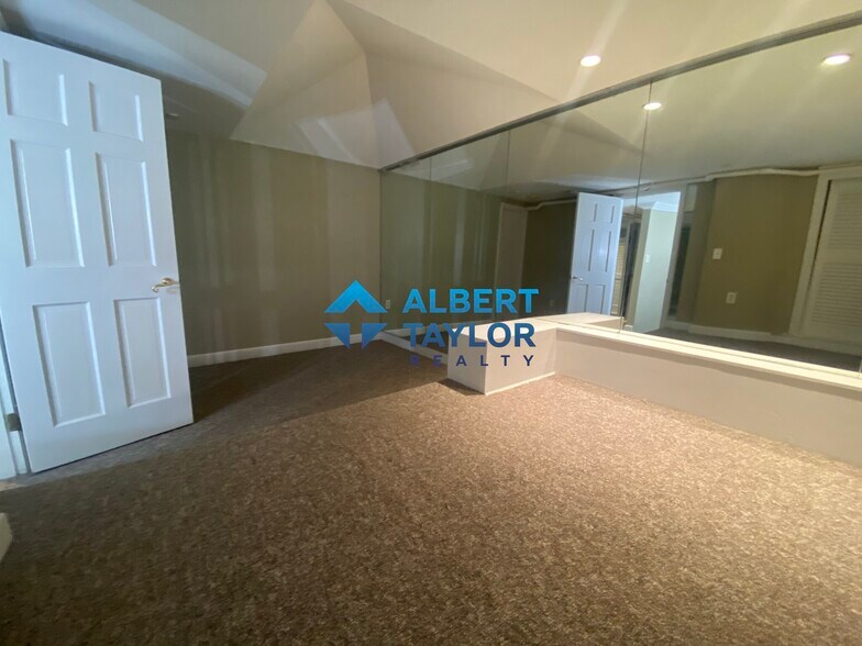 Building Photo - 117 Beacon St