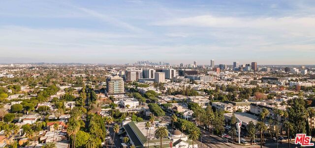 Building Photo - 435 N Oakhurst Dr