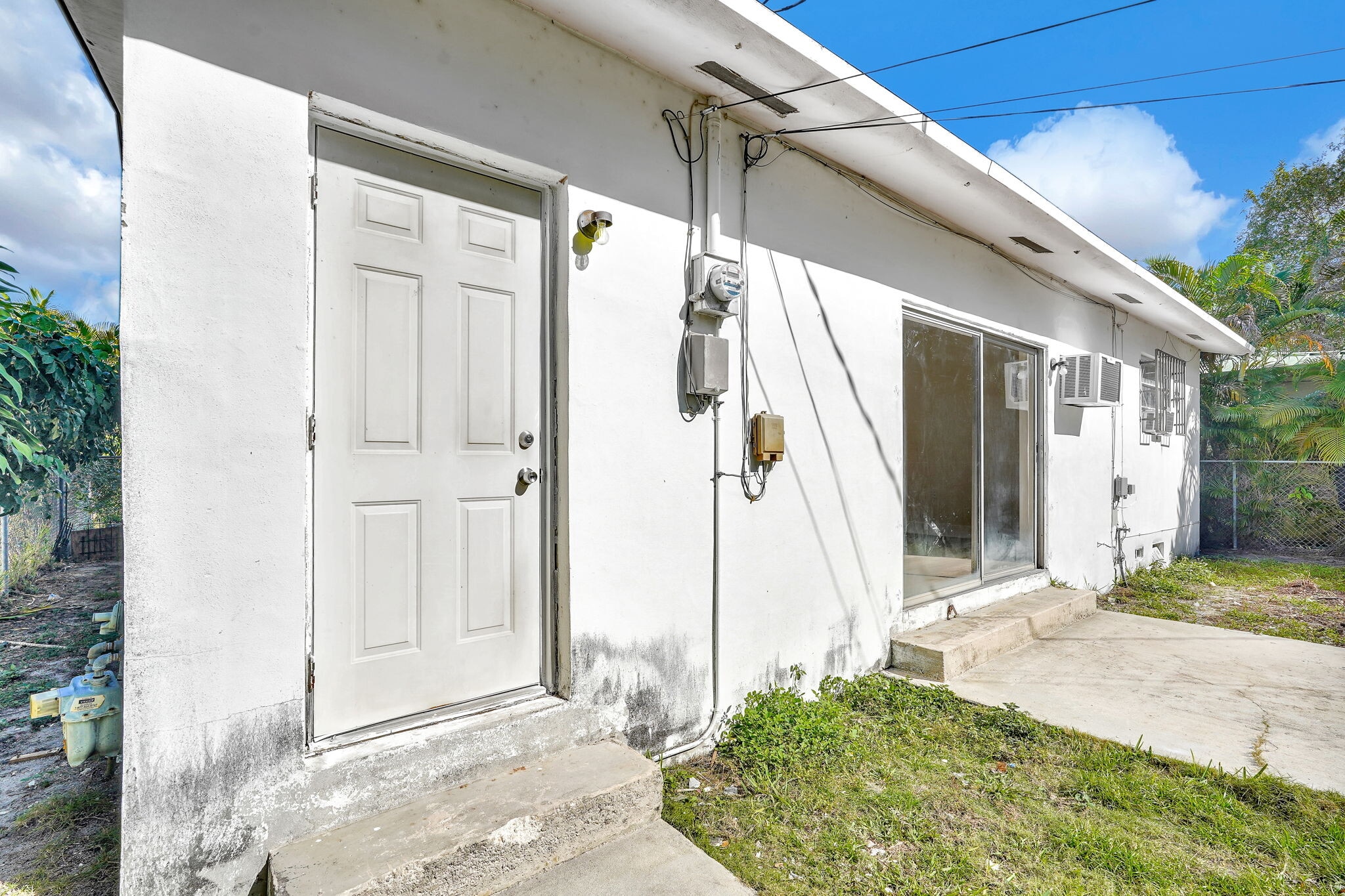 Building Photo - 135 NW 48th Ct