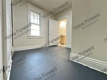 Building Photo - 463 Linden Ave