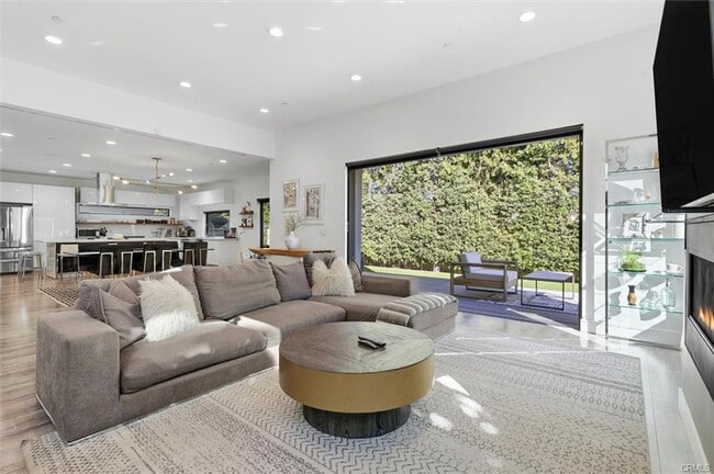 Building Photo - 5487 Blanco Way