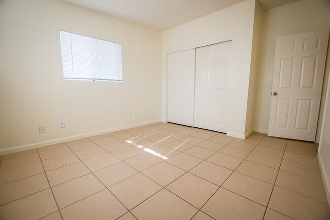 Building Photo - 3 Bedroom, 2 Bath Home, 1 Car Garage, Large Fenced Yard!