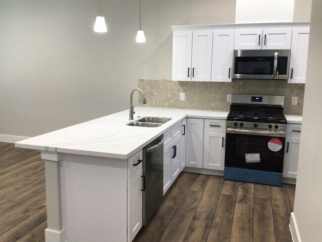 Building Photo - 2109 Marnel Rd