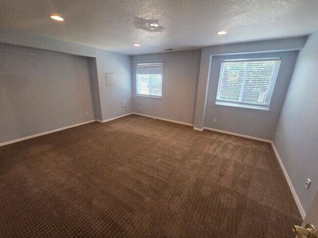 Building Photo - Beautiful Highlands Ranch Home with Finished Basement & 3-Car Garage!