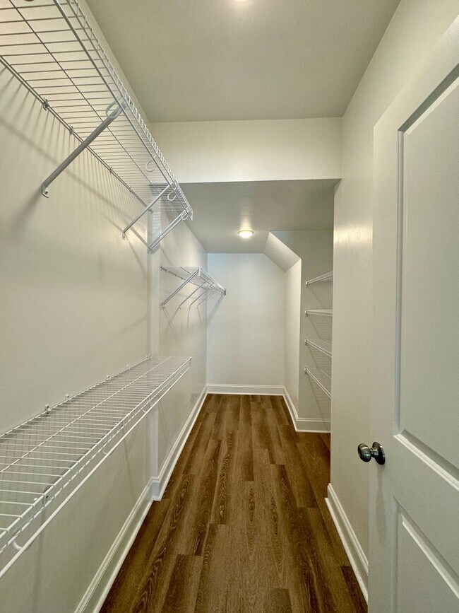 Building Photo - Kings Grant Townhomes