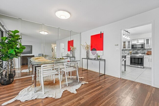 Building Photo - 530 Harmon Cove Tower