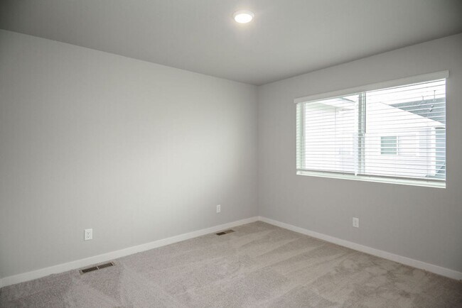 Building Photo - 720 Oregon Trail