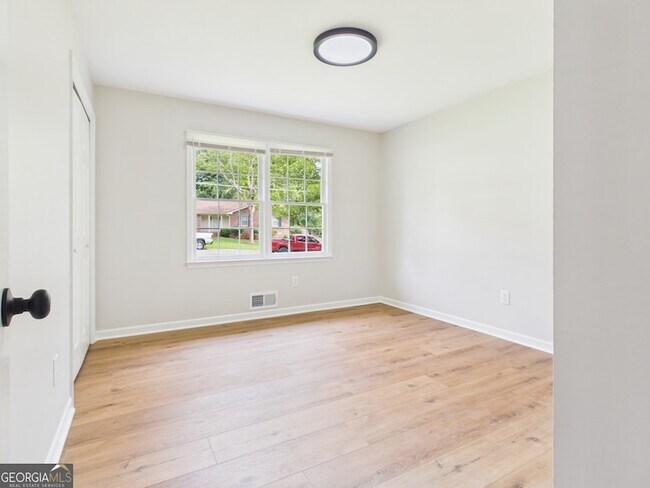 Building Photo - 1450 Crooked Creek Rd