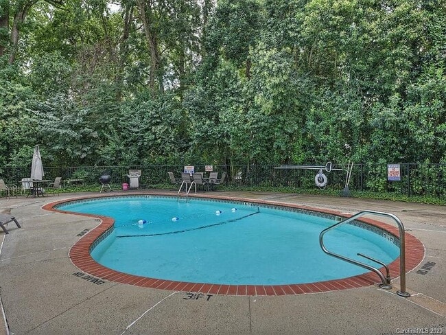 Building Photo - 2501 Roswell Ave