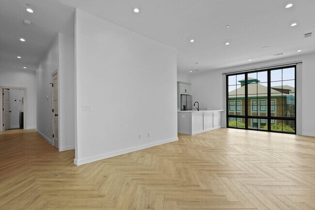 Building Photo - The 912 Building C