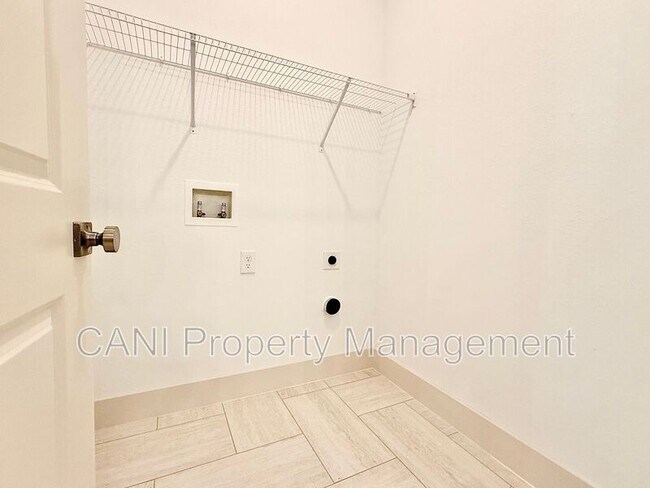 Building Photo - 728 Ellwood Ave