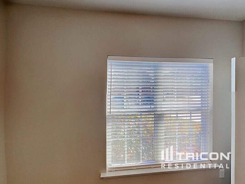 Building Photo - 109 Claystone Dr