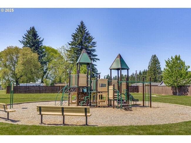 Building Photo - 10902 NE 119th Pl