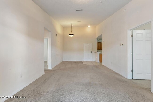 Building Photo - 8201 Green Parrot Rd