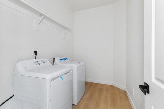 Building Photo - 1325 35th St