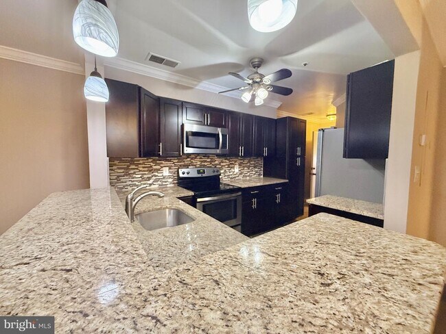 Building Photo - 13407 Shady Knoll Dr