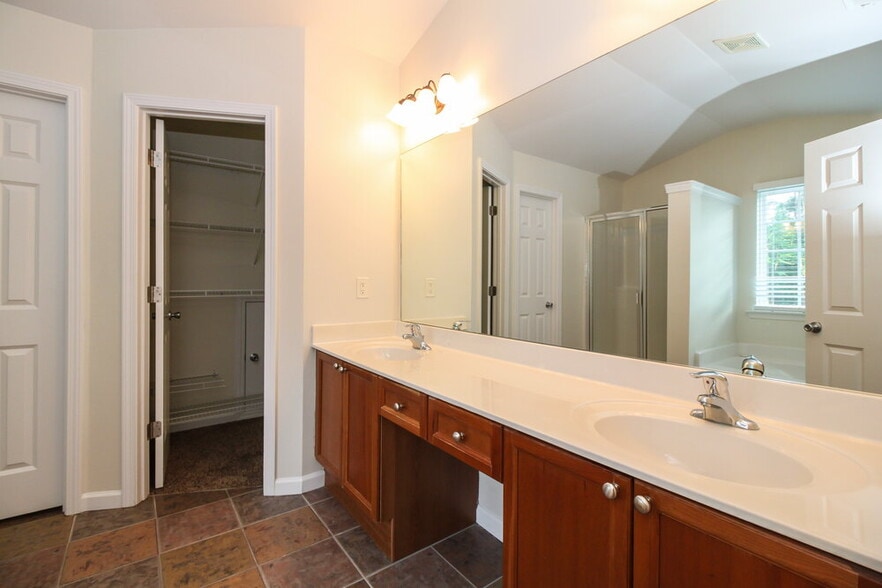 Building Photo - 129 Lilyfield Ln