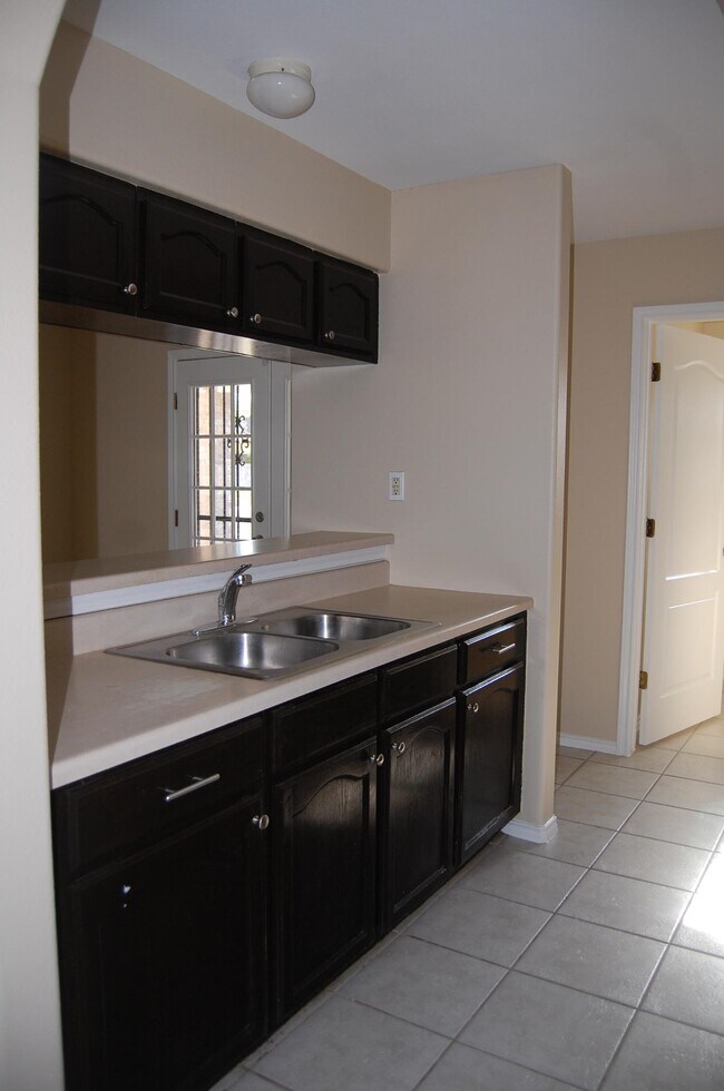 Building Photo - 3222 Monclova Dr