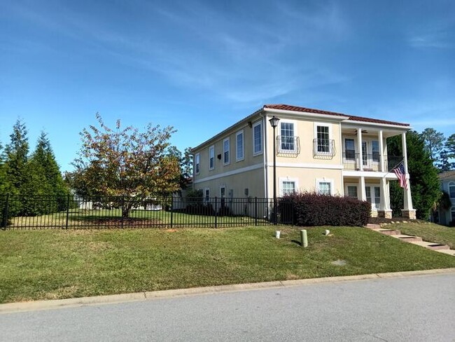 Building Photo - Deeded Boat Slip Comes with Home in Gated ...