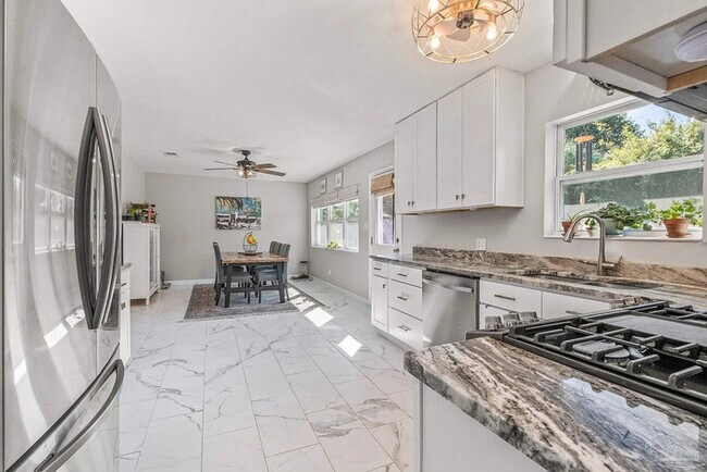 Building Photo - 319 Gamarra Rd