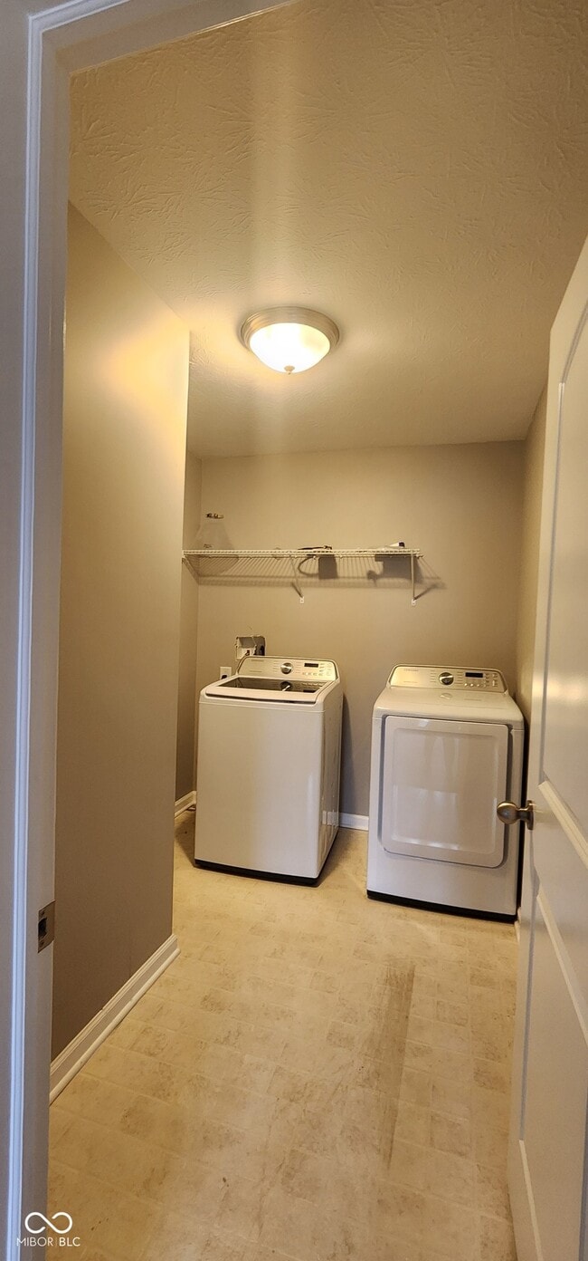 Building Photo - 5923 Edelle Dr