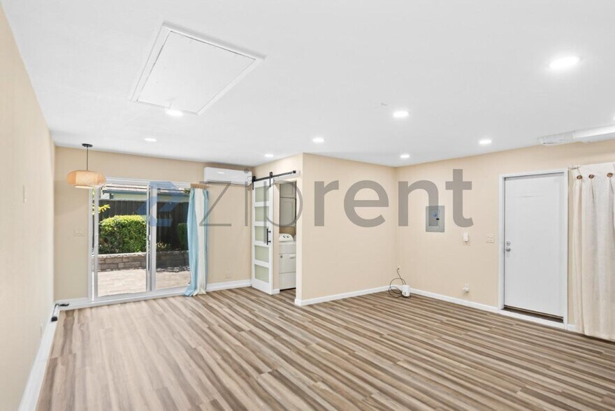 Building Photo - Unit