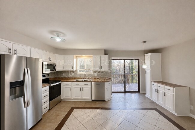 Building Photo - 15 Jeanette Dr