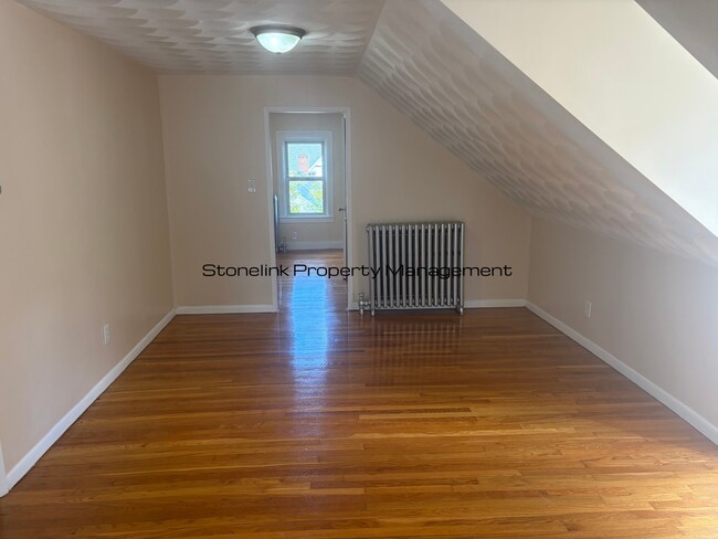 Building Photo - 157 Mauran Ave