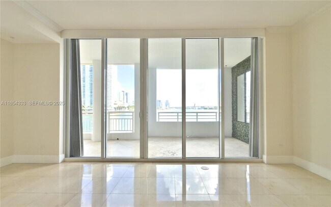 Building Photo - 848 Brickell Key Dr