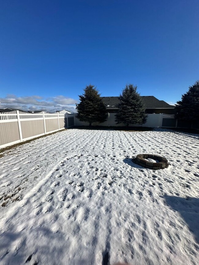 Building Photo - Available March 15th!