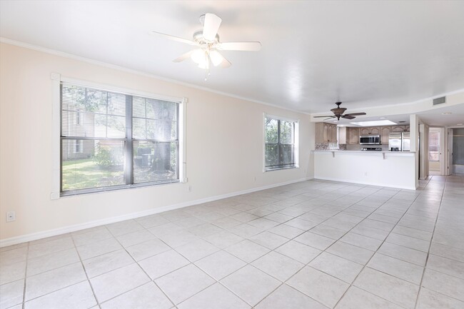 Building Photo - 6750 Lone Oak Blvd