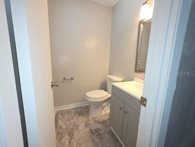 Building Photo - 843 Grove Ave