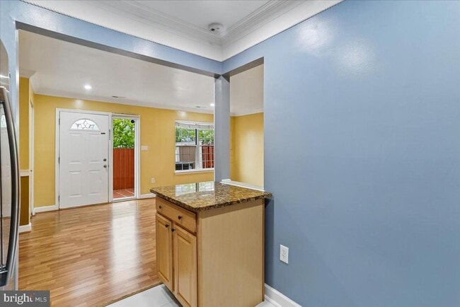 Building Photo - 2867 Shepperton Terrace