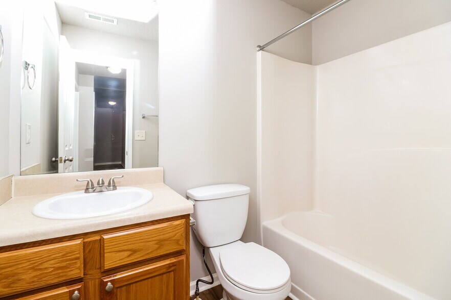 Building Photo - 2009 Rolling Meadows Rd