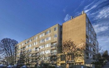 Building Photo - Grace Peck