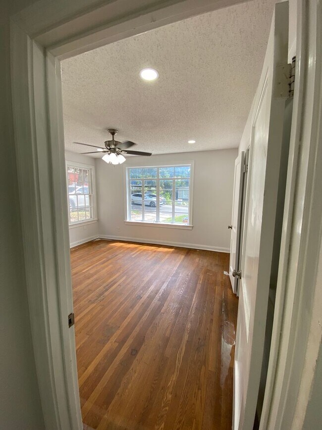 Building Photo - UT PRE LEASE: Charming 3 bed / 2 bath Hous...