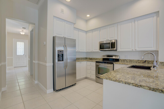 Building Photo - 256 San Remo Dr