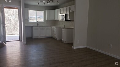 Building Photo - Remolded 3 Bedroom 2 Bathroom in Central P...