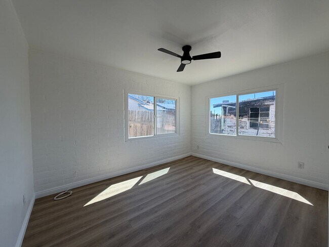 Building Photo - 261 Armory Rd