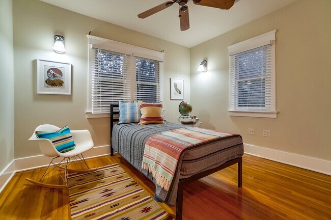 Building Photo - 3131 E Corto Pl